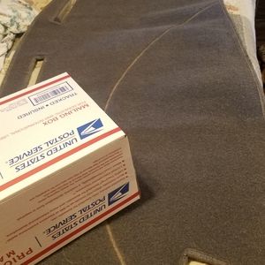 1998 Ford Taurus Carpet Dash Board Cover. Darkish gray color. Like new, in great